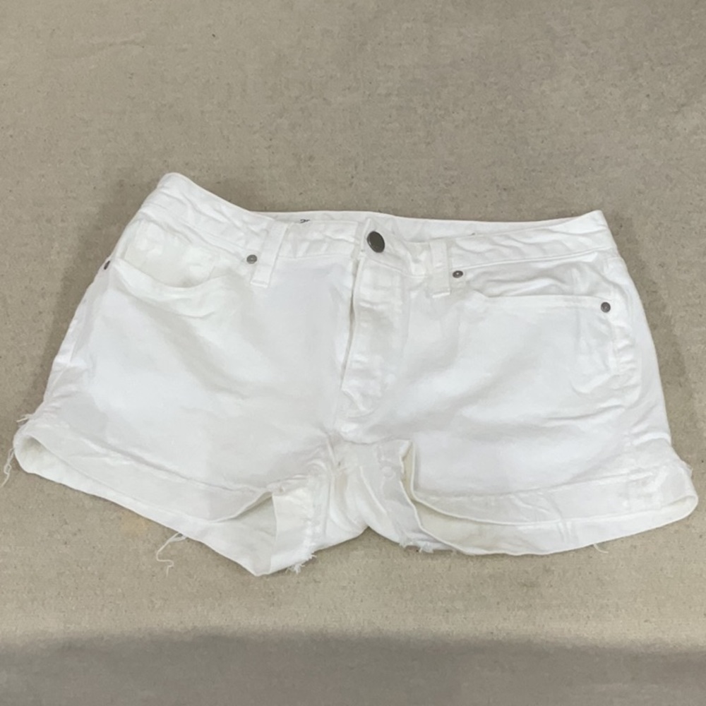 EUC Woman’s GAP white jean shorts